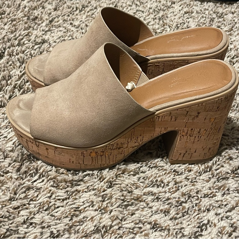 Universal Thread Beige Mules - Picture 3 of 6